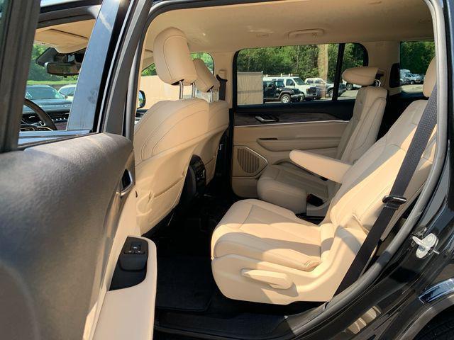 Photo of 2021 Diamond Black Crystal Pearlcoat Jeep Grand Cherokee L