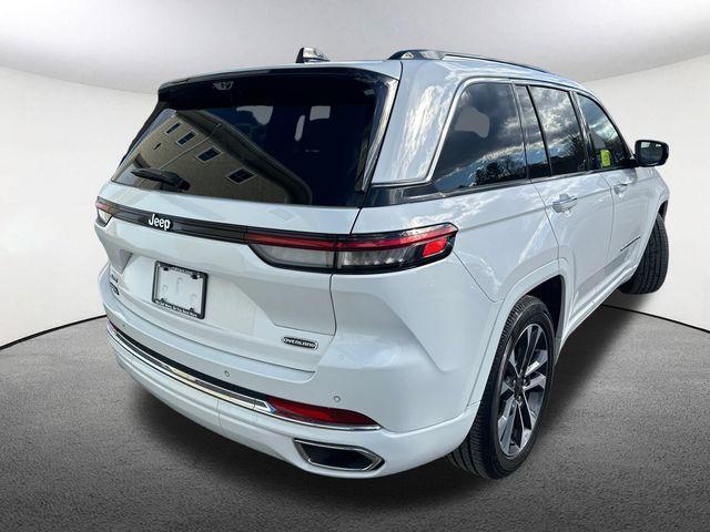 Photo of 2024 Bright White Clearcoat Jeep Grand Cherokee