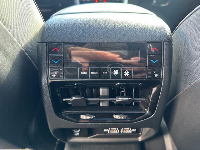 Photo of 2024 Bright White Clearcoat Jeep Grand Cherokee