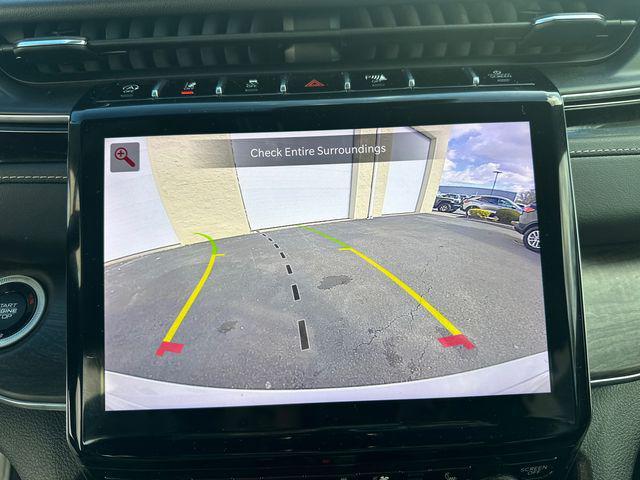 Photo of 2024 Bright White Clearcoat Jeep Grand Cherokee
