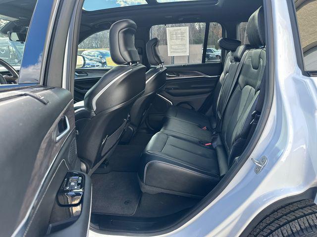 Photo of 2024 Bright White Clearcoat Jeep Grand Cherokee