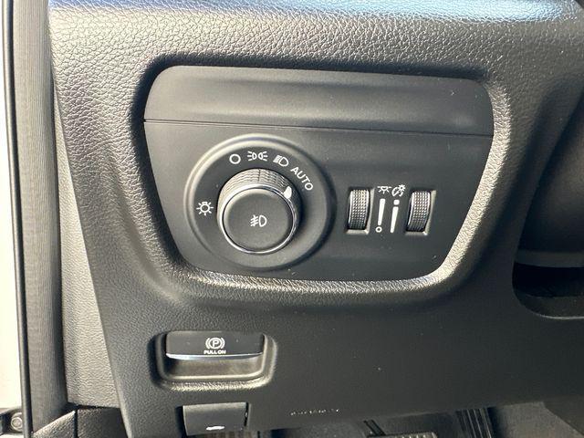 Photo of 2024 Bright White Clearcoat Jeep Grand Cherokee