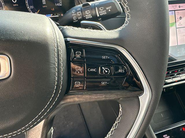Photo of 2024 Bright White Clearcoat Jeep Grand Cherokee
