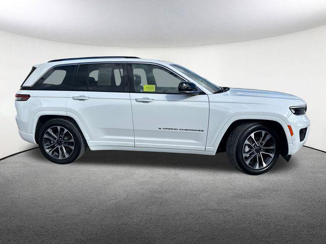 Photo of 2024 Bright White Clearcoat Jeep Grand Cherokee