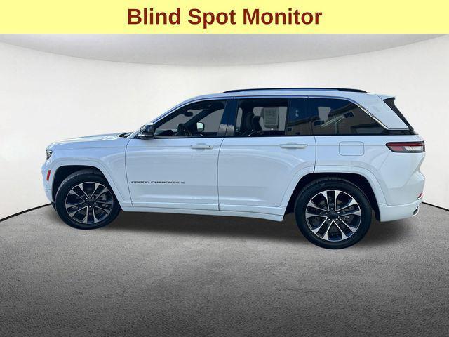 Photo of 2024 Bright White Clearcoat Jeep Grand Cherokee