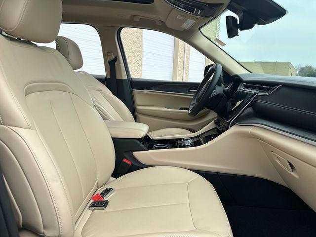 Photo of 2022 Velvet Red Pearlcoat Jeep Grand Cherokee L