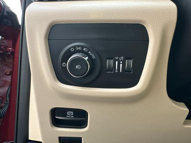 Photo of 2022 Velvet Red Pearlcoat Jeep Grand Cherokee L