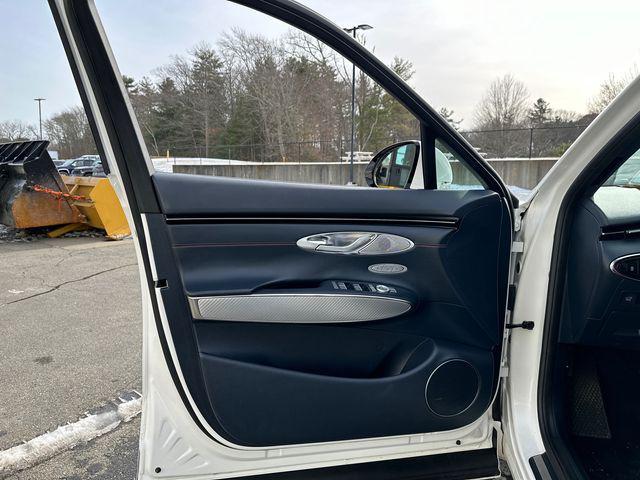 Photo of 2022 Alta White Genesis GV70