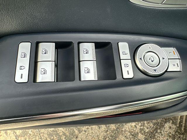 Photo of 2022 Alta White Genesis GV70