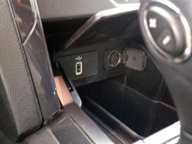 Photo of 2018 White Ford Explorer