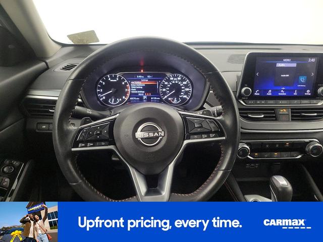 Photo of 2023 Silver Nissan Altima