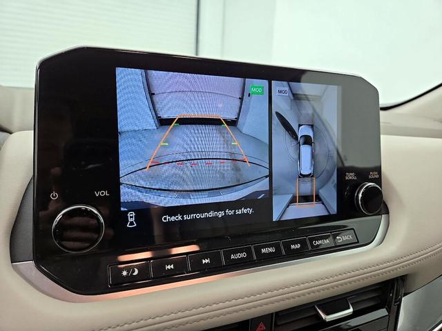 Photo of 2022 White Nissan Rogue