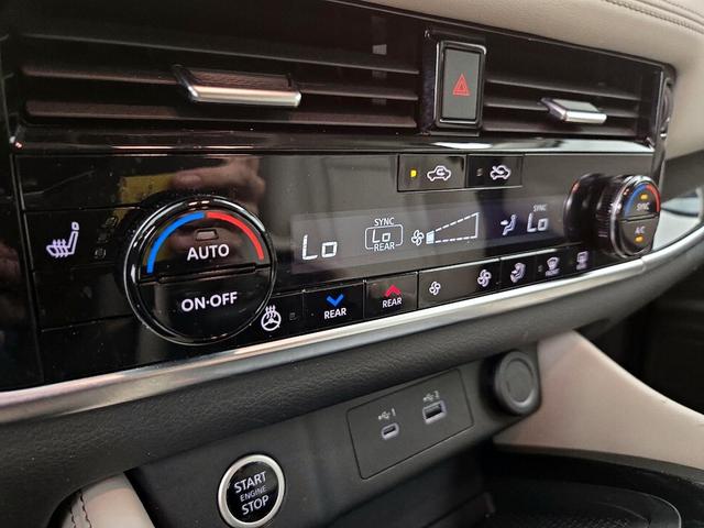 Photo of 2022 White Nissan Rogue