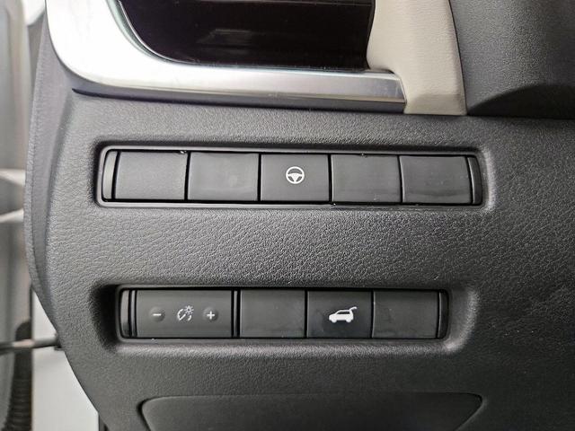 Photo of 2022 White Nissan Rogue