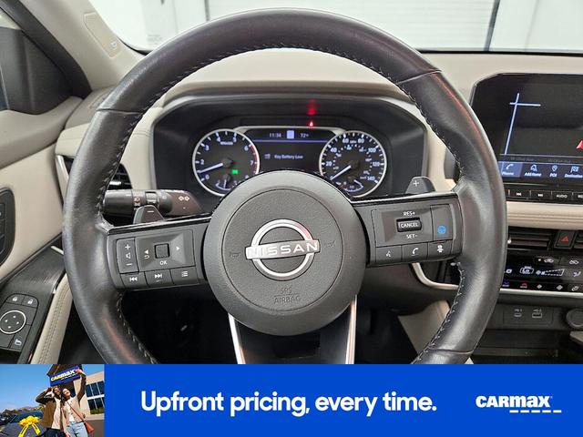Photo of 2022 White Nissan Rogue