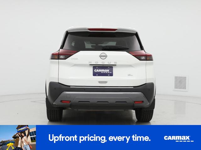 Photo of 2022 White Nissan Rogue