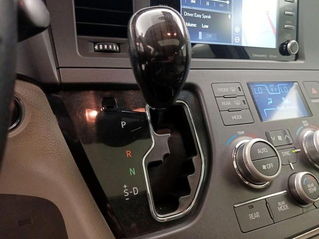 Photo of 2018 Brown Toyota Sienna
