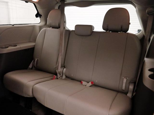 Photo of 2018 Brown Toyota Sienna