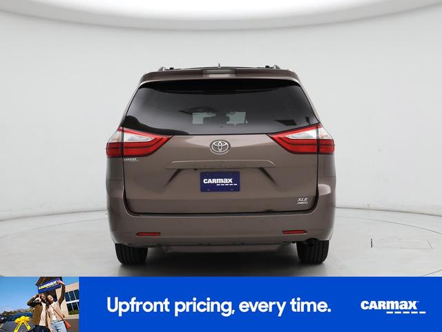 Photo of 2018 Brown Toyota Sienna