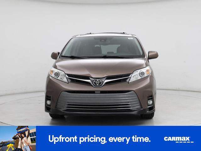 Photo of 2018 Brown Toyota Sienna