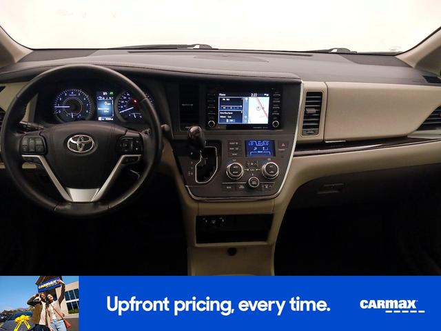 Photo of 2018 Brown Toyota Sienna