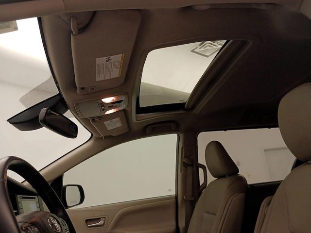 Photo of 2018 Brown Toyota Sienna