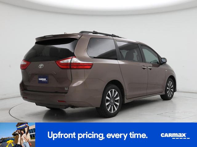 Photo of 2018 Brown Toyota Sienna
