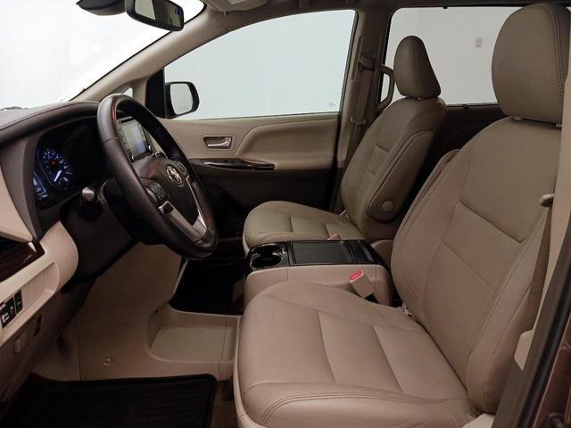 Photo of 2018 Brown Toyota Sienna