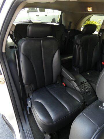 Photo of 2004 Bright Silver Metallic Clearcoat Chrysler Pacifica
