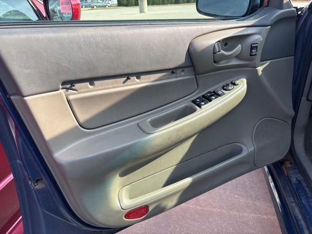 Photo of 2005 Superior Blue Metallic Chevrolet Impala