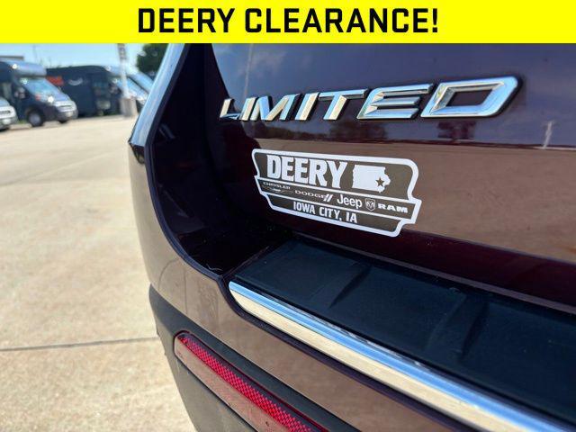 Photo of 2022 Maroon Ford Explorer