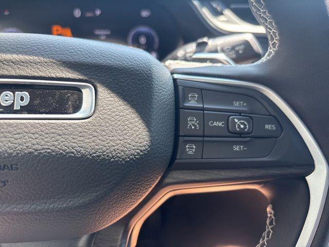 Photo of 2025 Baltic Gray Metallic Clearcoat Jeep Grand Cherokee L