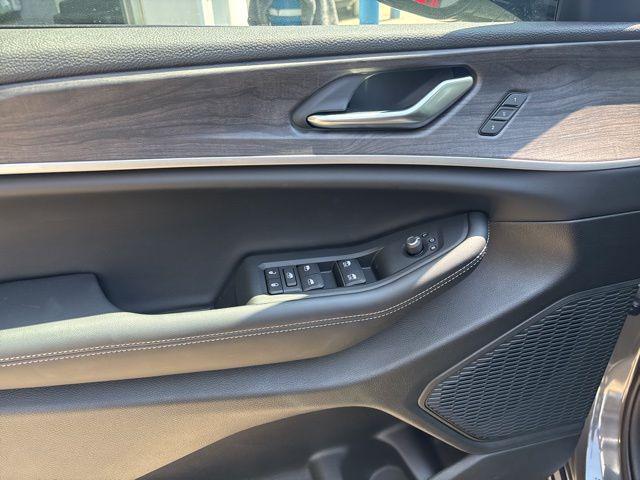 Photo of 2025 Baltic Gray Metallic Clearcoat Jeep Grand Cherokee L