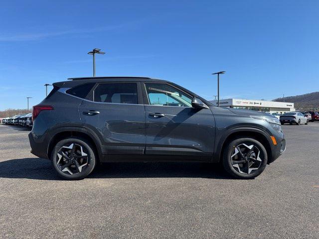 Photo of 2025 Gray Kia Seltos