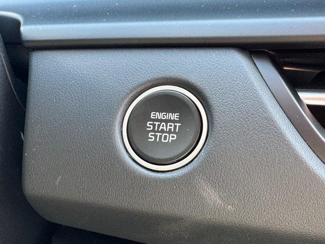 Photo of 2025 Gray Kia Seltos