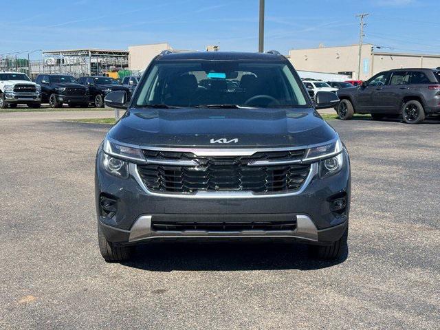 Photo of 2025 Gray Kia Seltos