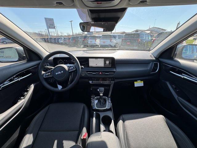 Photo of 2025 Gray Kia Seltos