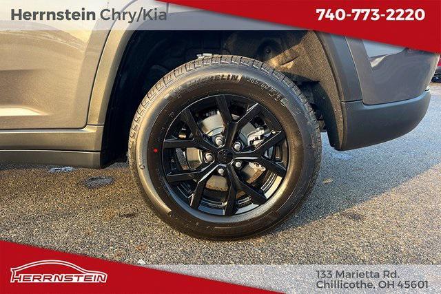Photo of 2025 Baltic Gray Metallic Clearcoat Jeep Grand Cherokee