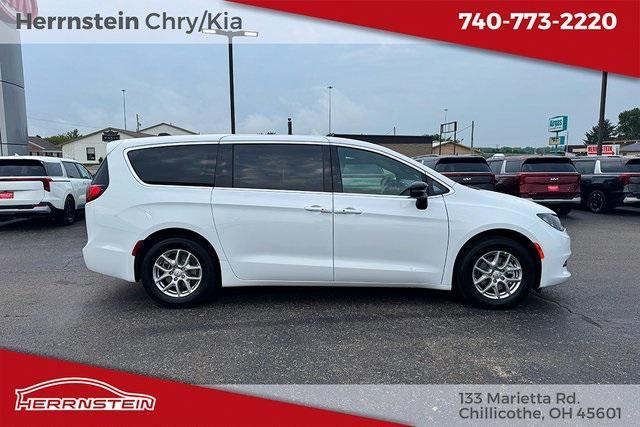 Photo of 2025 Bright White Clearcoat Chrysler Voyager