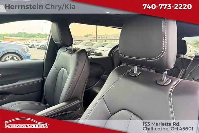 Photo of 2025 Bright White Clearcoat Chrysler Voyager