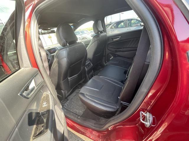 Photo of 2019 Ruby Red Metallic Ford Edge