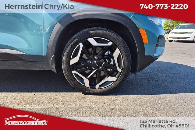Photo of 2024 Pluton Blue/Black Roof Kia Seltos