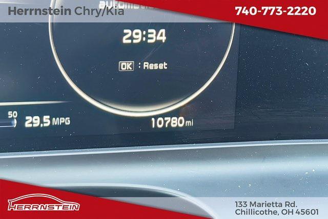Photo of 2024 Pluton Blue/Black Roof Kia Seltos