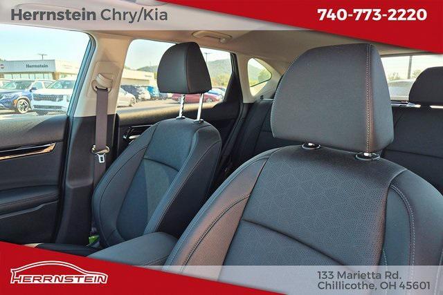Photo of 2024 Pluton Blue/Black Roof Kia Seltos