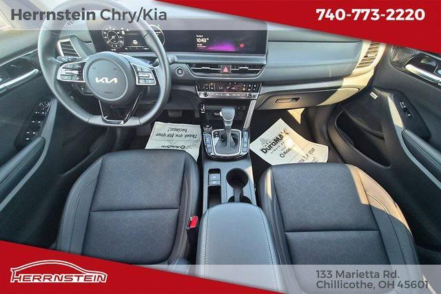 Photo of 2024 Pluton Blue/Black Roof Kia Seltos