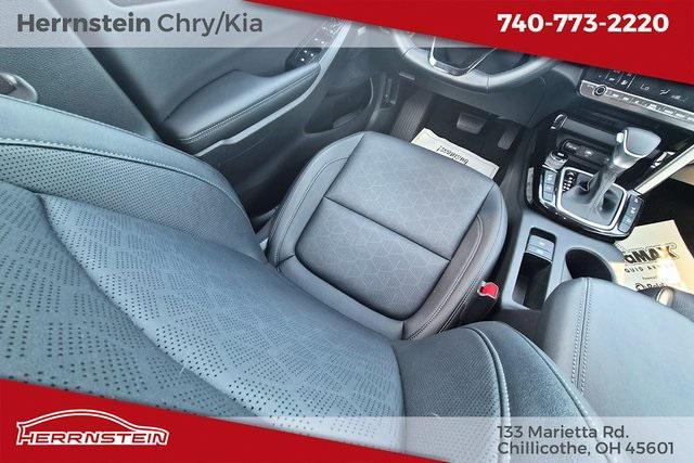 Photo of 2024 Pluton Blue/Black Roof Kia Seltos