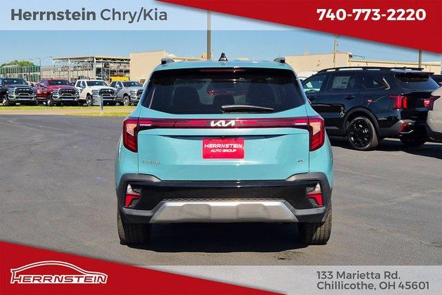 Photo of 2024 Pluton Blue/Black Roof Kia Seltos