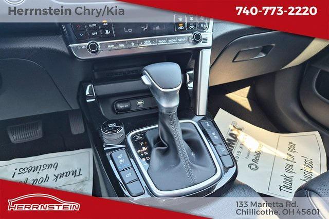 Photo of 2024 Pluton Blue/Black Roof Kia Seltos