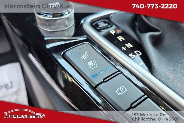 Photo of 2024 Pluton Blue/Black Roof Kia Seltos