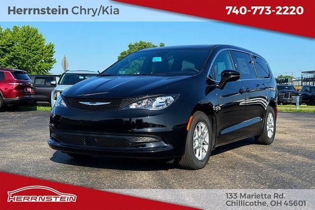 Photo of 2025 Diamond Black Crystal Pearlcoat Chrysler Voyager